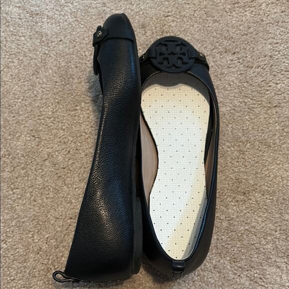Tory Burch Black Flats with Logo Detail - Picture 6 of 7